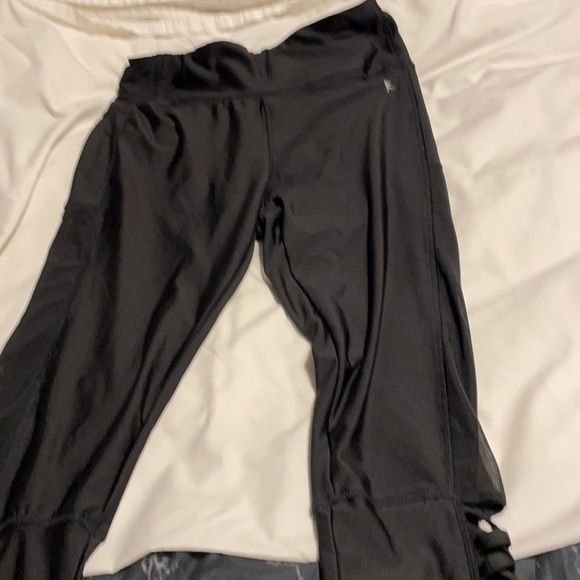 Capris size Med - Picture 2 of 3